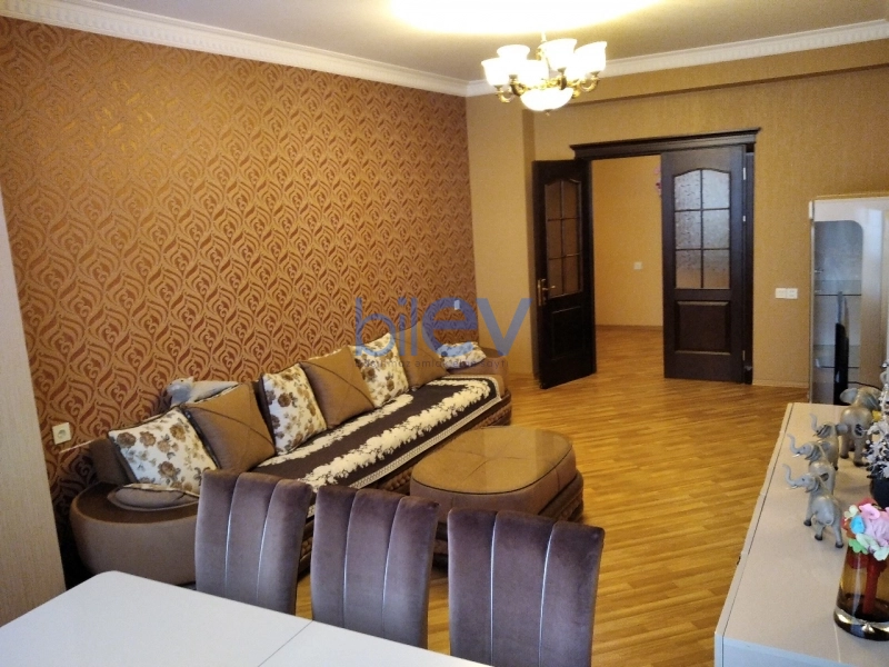 Aylıq Kirayə 3 otaqlı Yeni Tikili bina evi  130m², Bakı