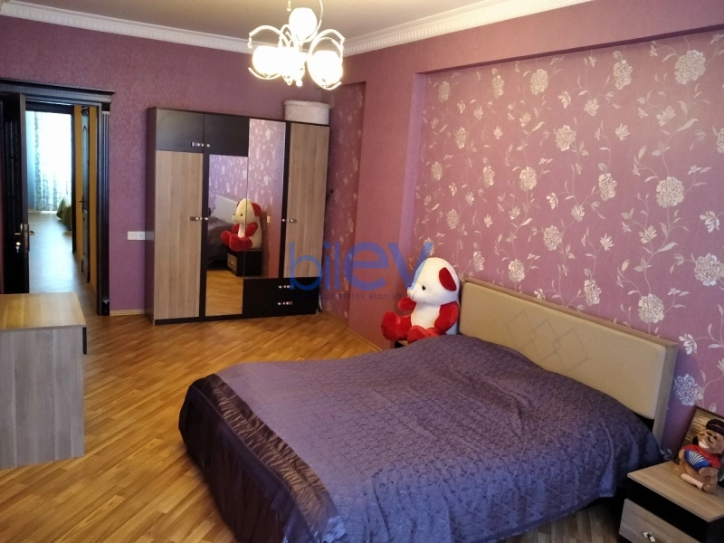 Aylıq Kirayə 3 otaqlı Yeni Tikili bina evi  130m², Bakı