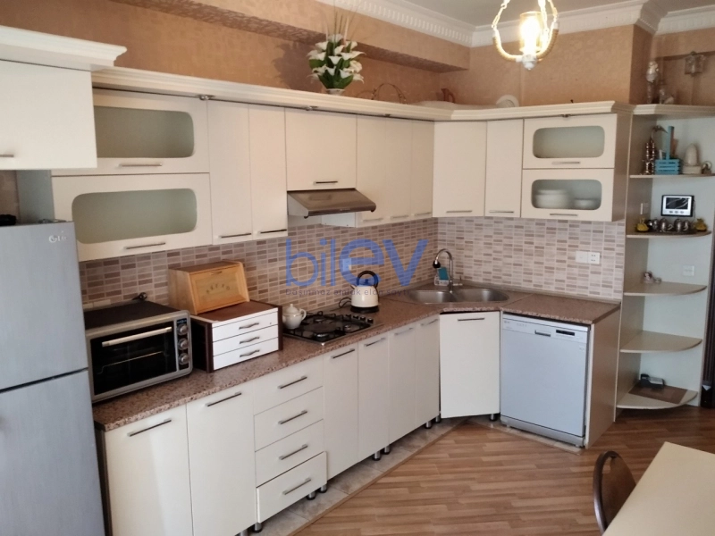Aylıq Kirayə 3 otaqlı Yeni Tikili bina evi  130m², Bakı