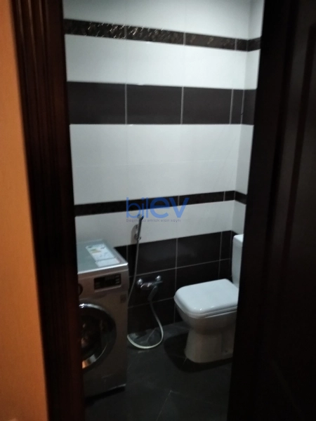 Aylıq Kirayə 3 otaqlı Yeni Tikili bina evi  130m², Bakı