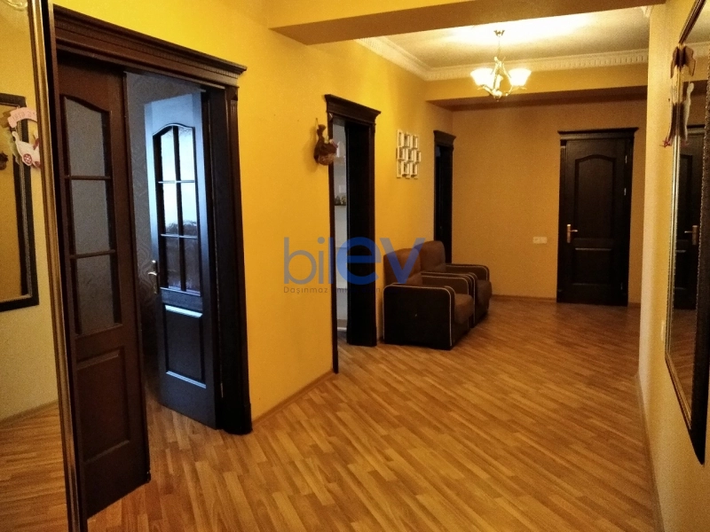 Aylıq Kirayə 3 otaqlı Yeni Tikili bina evi  130m², Bakı