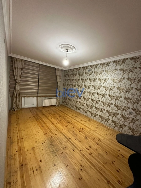 Aylıq Kirayə 4 otaqlı Köhnə Tikili bina evi  90m², Bakı