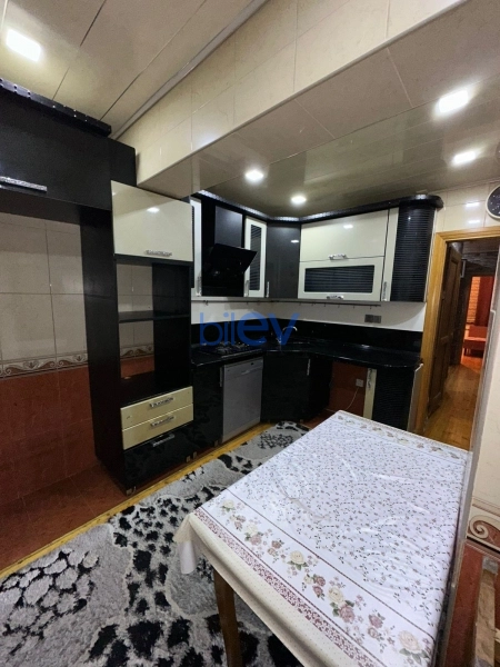 Aylıq Kirayə 4 otaqlı Köhnə Tikili bina evi  90m², Bakı
