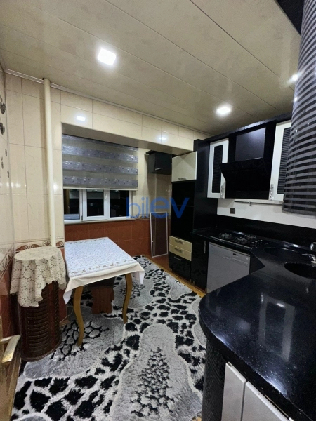 Aylıq Kirayə 4 otaqlı Köhnə Tikili bina evi  90m², Bakı