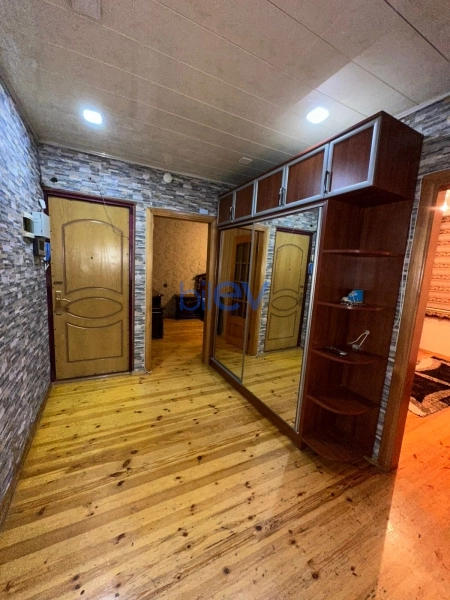 Aylıq Kirayə 4 otaqlı Köhnə Tikili bina evi  90m², Bakı