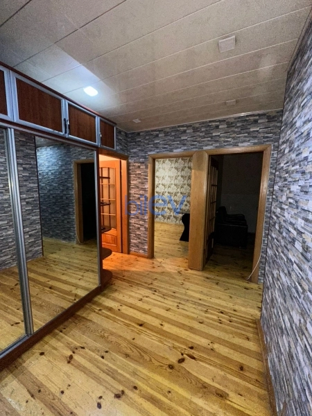 Aylıq Kirayə 4 otaqlı Köhnə Tikili bina evi  90m², Bakı