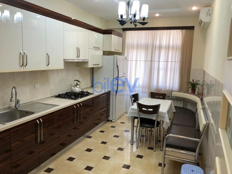 Aylıq Kirayə 3 otaqlı Yeni Tikili bina evi  120m², Bakı