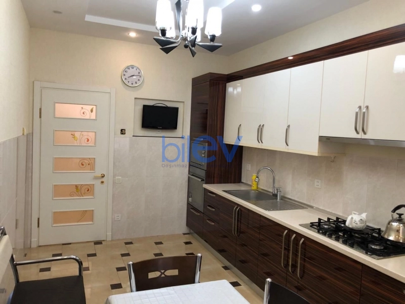 Aylıq Kirayə 3 otaqlı Yeni Tikili bina evi  120m², Bakı