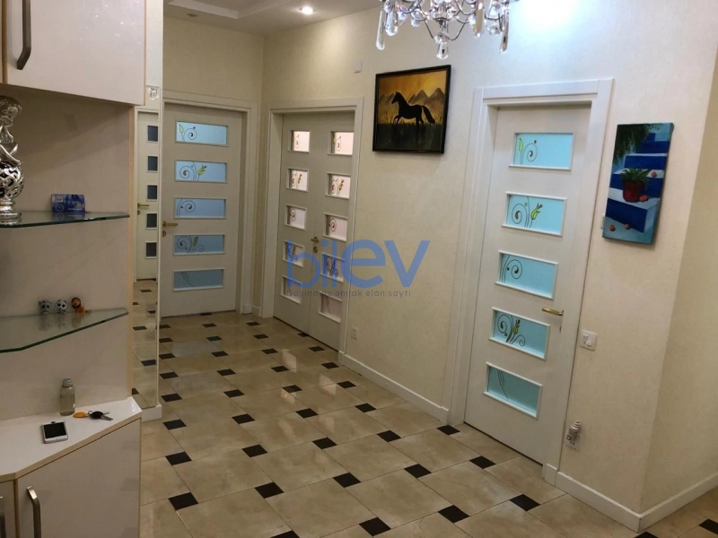 Aylıq Kirayə 3 otaqlı Yeni Tikili bina evi  120m², Bakı