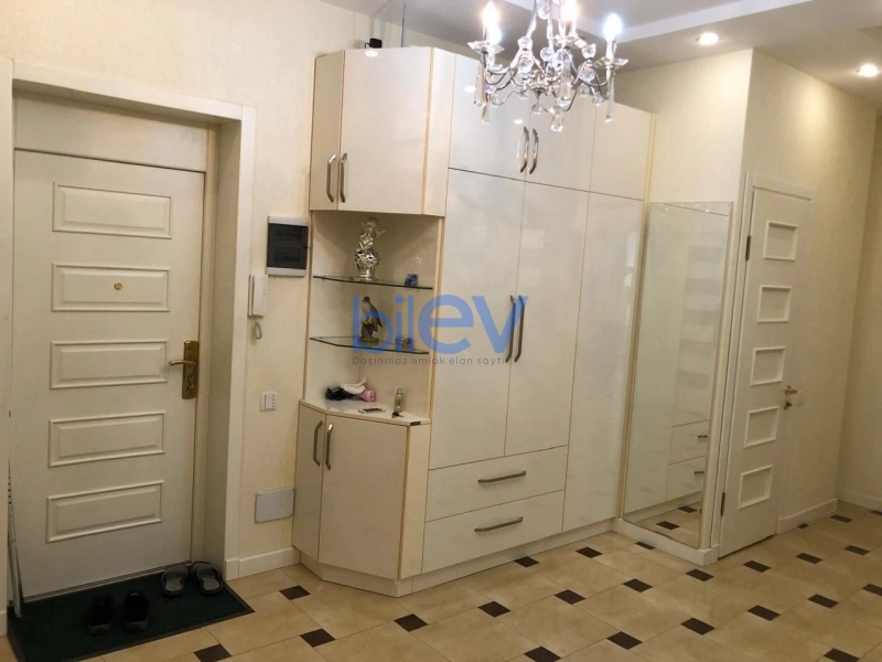 Aylıq Kirayə 3 otaqlı Yeni Tikili bina evi  120m², Bakı