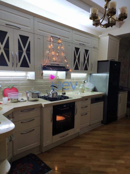 Aylıq Kirayə 3 otaqlı Yeni Tikili bina evi  134m², Bakı