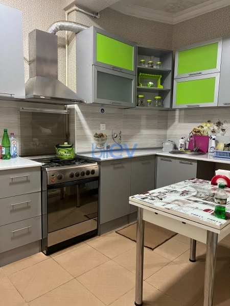 Aylıq Kirayə 3 otaqlı Yeni Tikili bina evi  110m², Bakı
