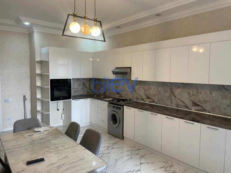 Aylıq Kirayə 3 otaqlı Yeni Tikili bina evi  155m², Bakı