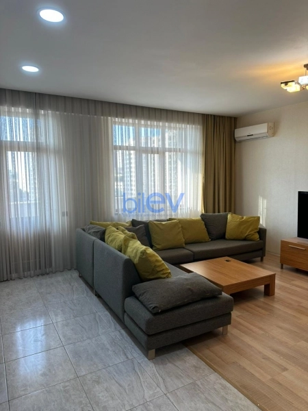 Aylıq Kirayə 3 otaqlı Yeni Tikili bina evi  110m², Bakı