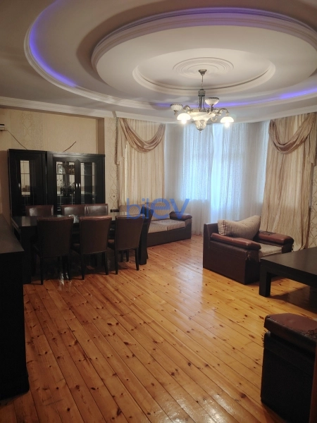 Aylıq Kirayə 3 otaqlı Yeni Tikili bina evi  132m², Bakı