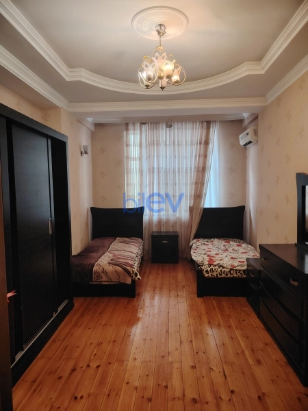 Aylıq Kirayə 3 otaqlı Yeni Tikili bina evi  132m², Bakı