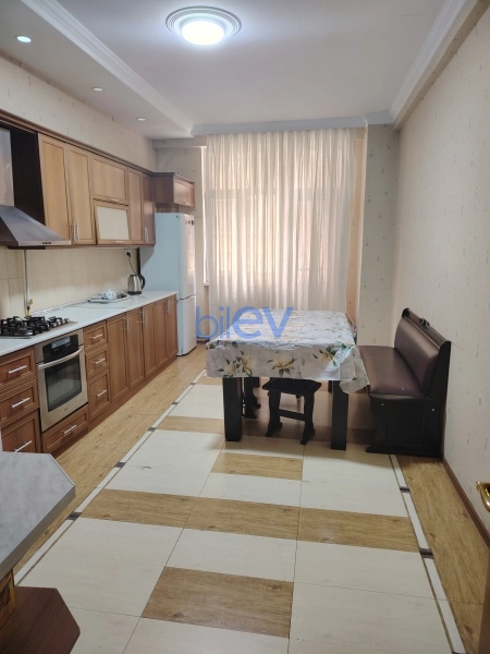 Aylıq Kirayə 3 otaqlı Yeni Tikili bina evi  132m², Bakı