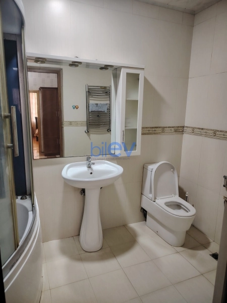 Aylıq Kirayə 3 otaqlı Yeni Tikili bina evi  132m², Bakı