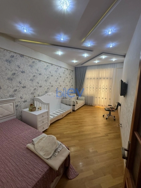 Aylıq Kirayə 3 otaqlı Yeni Tikili bina evi  120m², Bakı