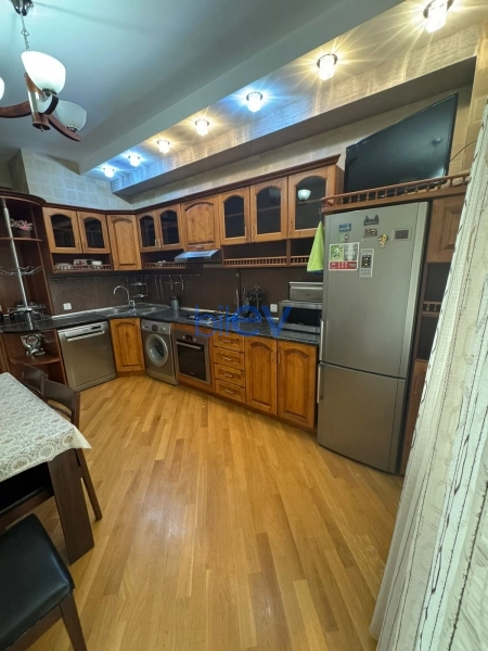 Aylıq Kirayə 3 otaqlı Yeni Tikili bina evi  120m², Bakı