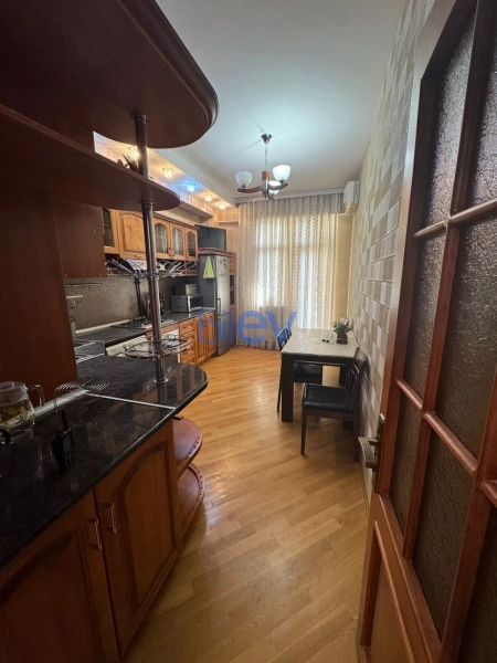 Aylıq Kirayə 3 otaqlı Yeni Tikili bina evi  120m², Bakı