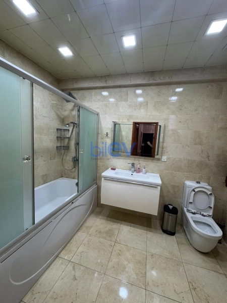 Aylıq Kirayə 3 otaqlı Yeni Tikili bina evi  120m², Bakı