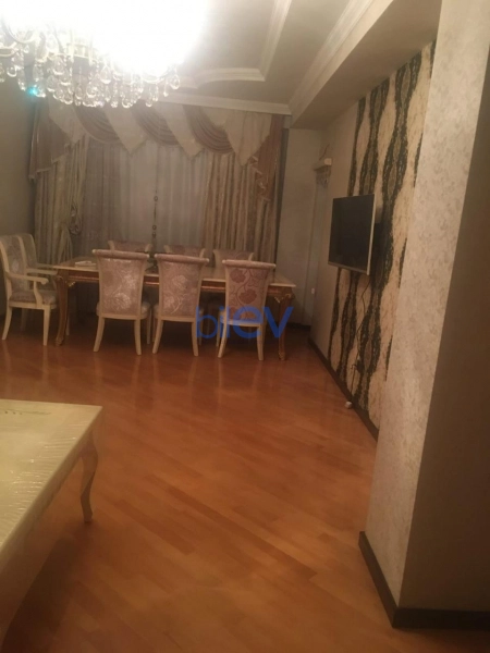 Aylıq Kirayə 3 otaqlı Yeni Tikili bina evi  137m², Bakı