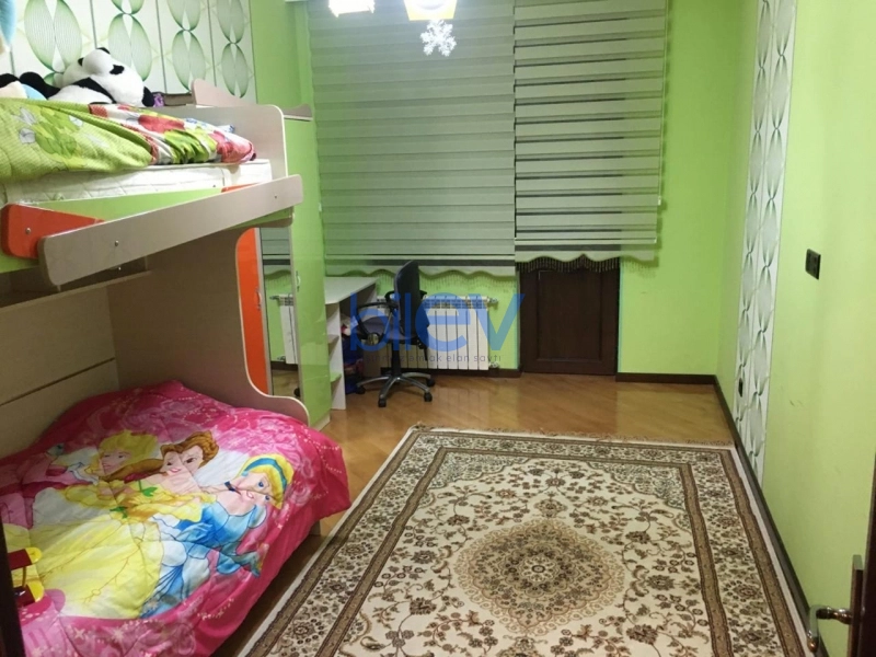 Aylıq Kirayə 3 otaqlı Yeni Tikili bina evi  137m², Bakı