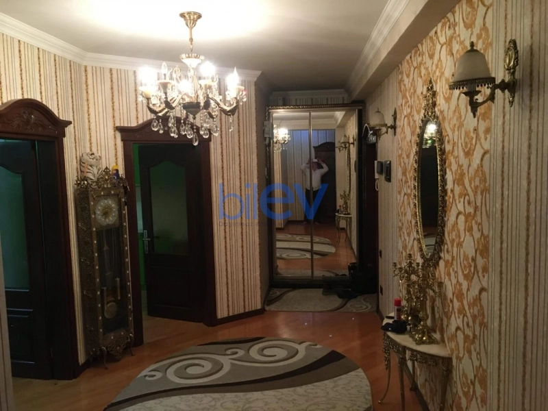 Aylıq Kirayə 3 otaqlı Yeni Tikili bina evi  137m², Bakı