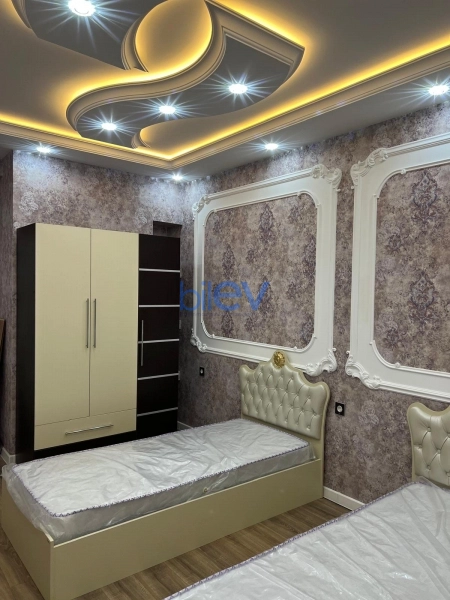 Aylıq Kirayə 3 otaqlı Yeni Tikili bina evi  130m², Bakı