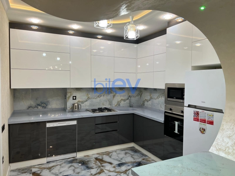 Aylıq Kirayə 3 otaqlı Yeni Tikili bina evi  130m², Bakı