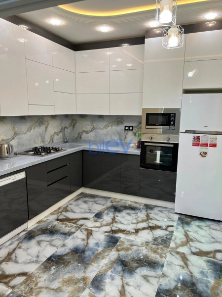 Aylıq Kirayə 3 otaqlı Yeni Tikili bina evi  130m², Bakı