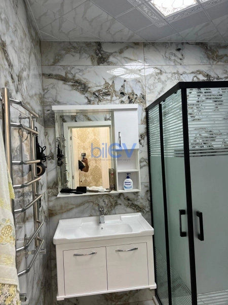 Aylıq Kirayə 3 otaqlı Yeni Tikili bina evi  130m², Bakı