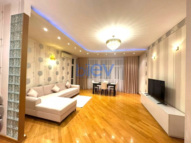 Aylıq Kirayə 3 otaqlı Yeni Tikili bina evi  120m², Bakı