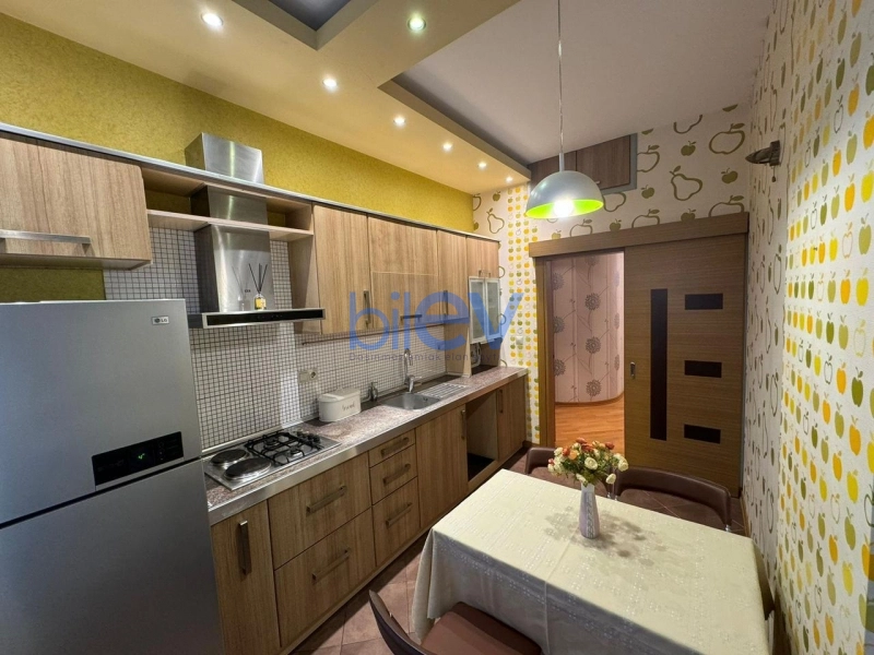 Aylıq Kirayə 3 otaqlı Yeni Tikili bina evi  120m², Bakı