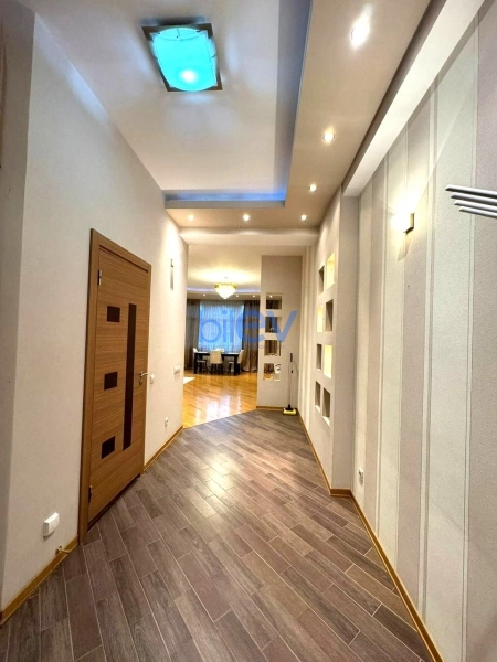 Aylıq Kirayə 3 otaqlı Yeni Tikili bina evi  120m², Bakı