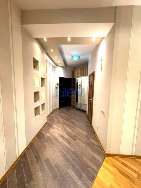 Aylıq Kirayə 3 otaqlı Yeni Tikili bina evi  120m², Bakı