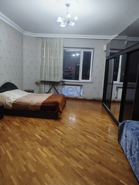 Aylıq Kirayə 4 otaqlı Yeni Tikili bina evi  160m², Bakı