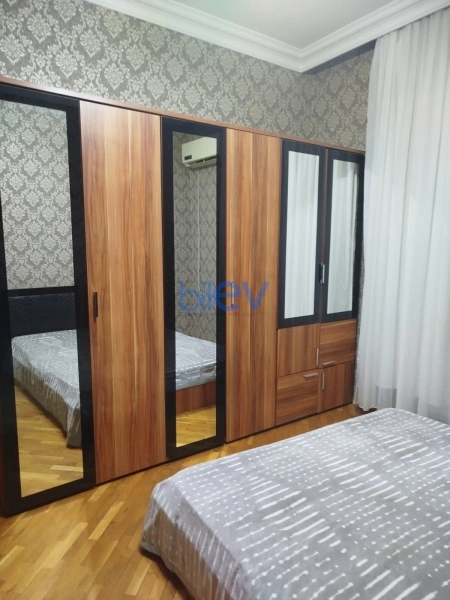 Aylıq Kirayə 4 otaqlı Yeni Tikili bina evi  160m², Bakı
