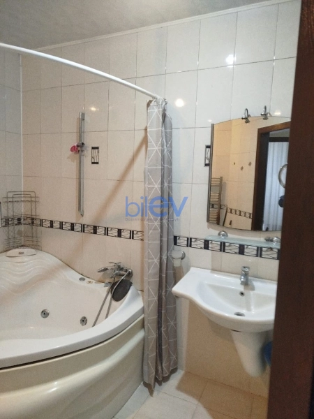 Aylıq Kirayə 4 otaqlı Yeni Tikili bina evi  160m², Bakı