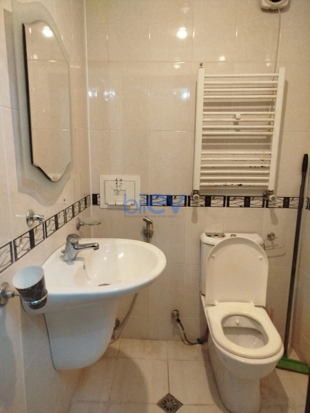 Aylıq Kirayə 4 otaqlı Yeni Tikili bina evi  160m², Bakı
