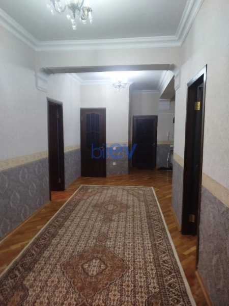 Aylıq Kirayə 4 otaqlı Yeni Tikili bina evi  160m², Bakı