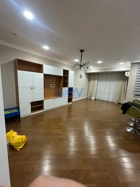 Aylıq Kirayə 3 otaqlı Yeni Tikili bina evi  97m², Bakı