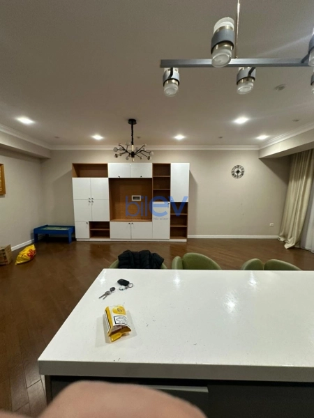 Aylıq Kirayə 3 otaqlı Yeni Tikili bina evi  97m², Bakı