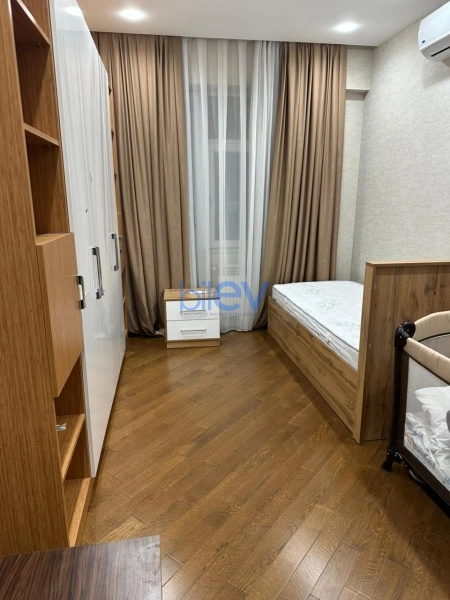 Aylıq Kirayə 3 otaqlı Yeni Tikili bina evi  97m², Bakı