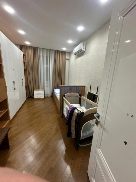 Aylıq Kirayə 3 otaqlı Yeni Tikili bina evi  97m², Bakı