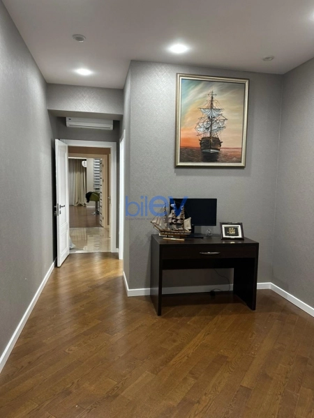 Aylıq Kirayə 3 otaqlı Yeni Tikili bina evi  97m², Bakı