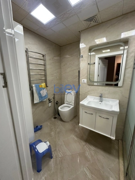 Aylıq Kirayə 3 otaqlı Yeni Tikili bina evi  97m², Bakı