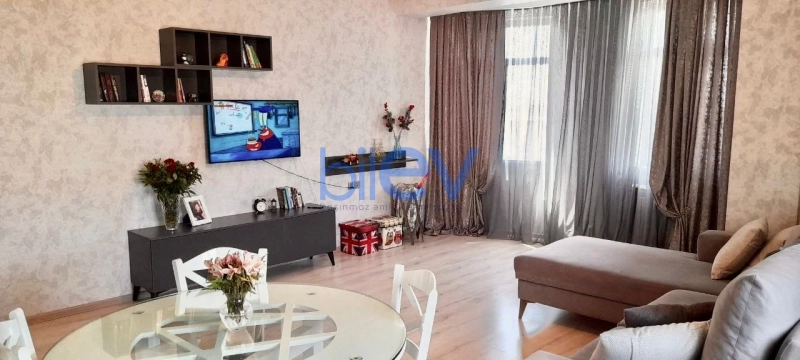 Aylıq Kirayə 3 otaqlı Yeni Tikili bina evi  120m², Bakı