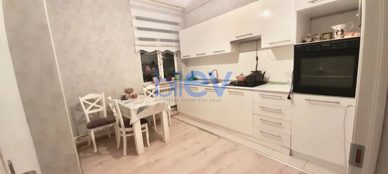 Aylıq Kirayə 3 otaqlı Yeni Tikili bina evi  120m², Bakı